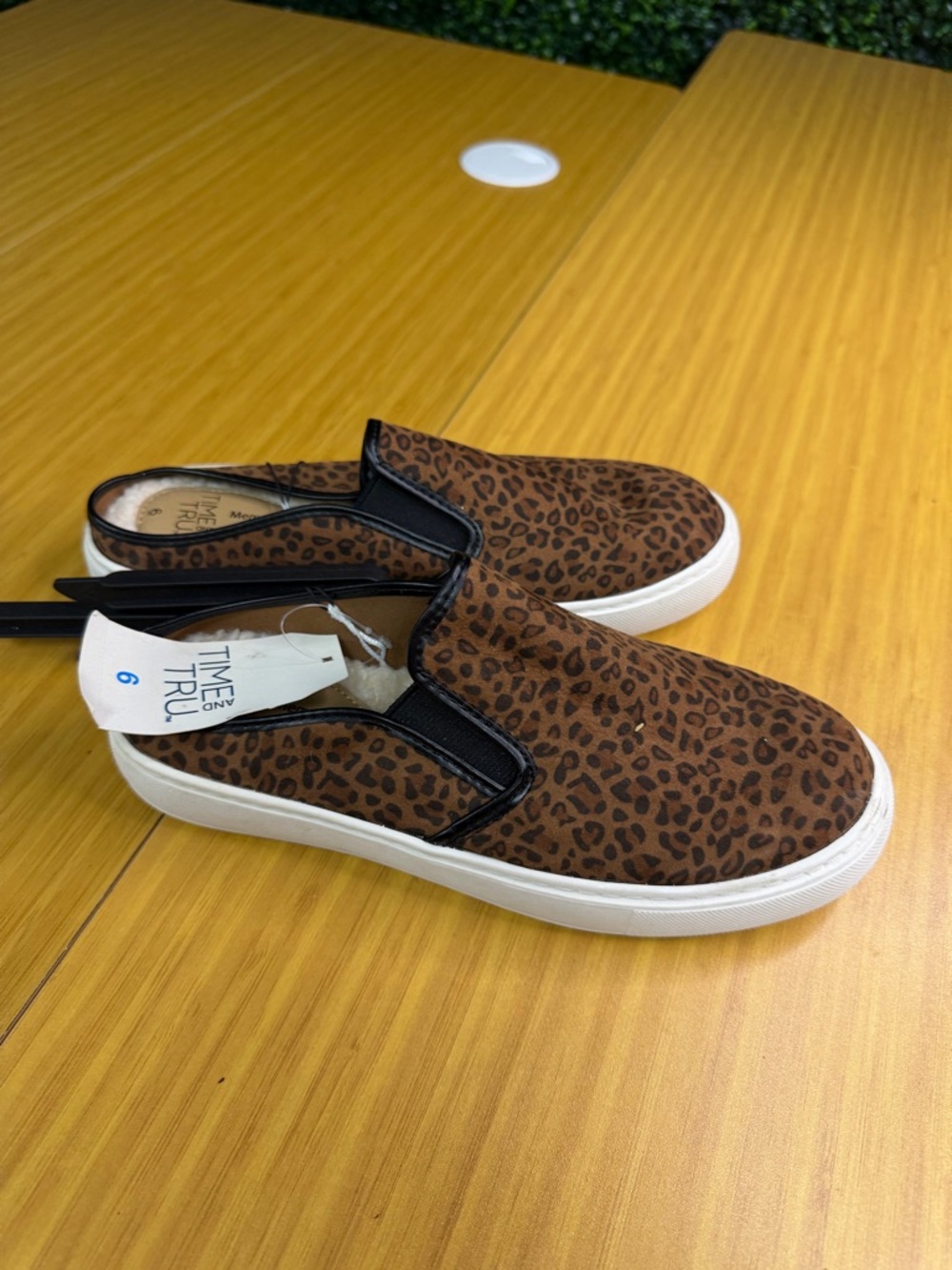 Time and Tru Women's Size 6 Twin Gore Mules Leopard Memory Foam Shoes NEW